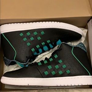 NIB Nike Jordan Illusion Black Retro and Green